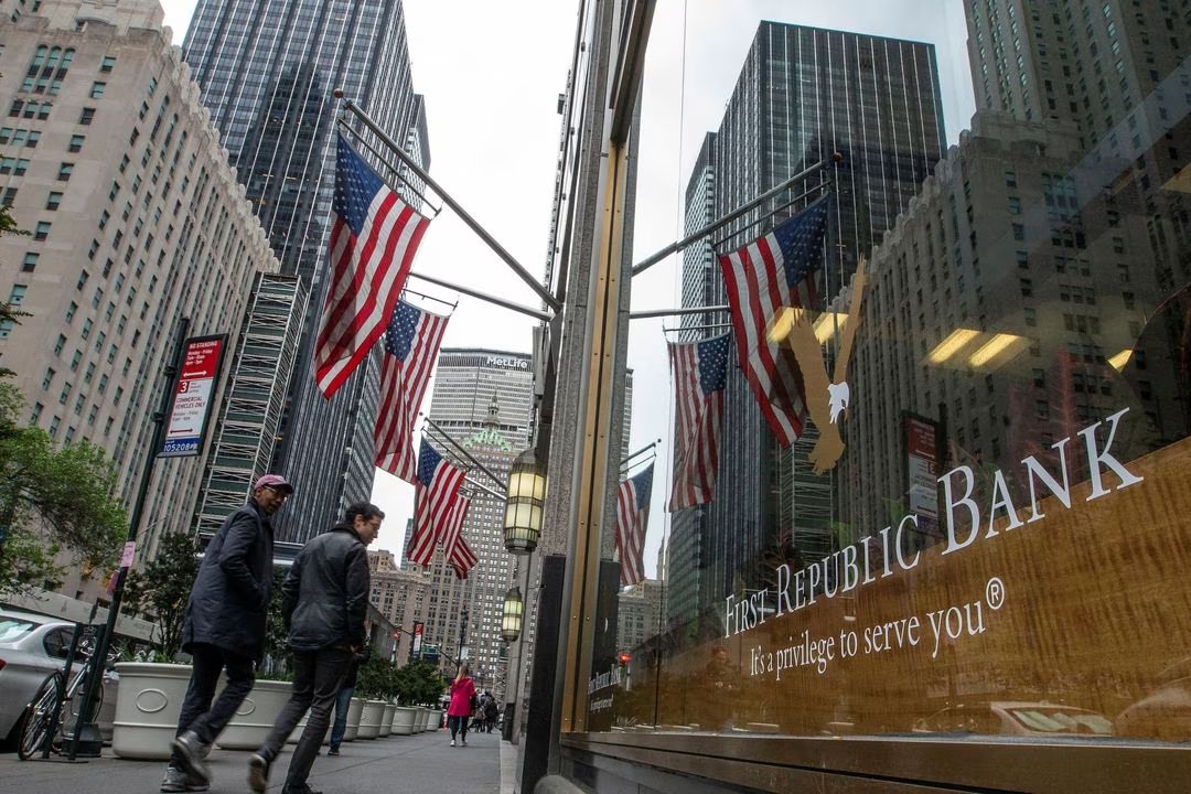 Image in @MarioNawfal's post: 🚨BREAKING: First Republic Bank Is Seized & Sold to JPMorgan in Second-Largest U.S. Bank Failure
Th…