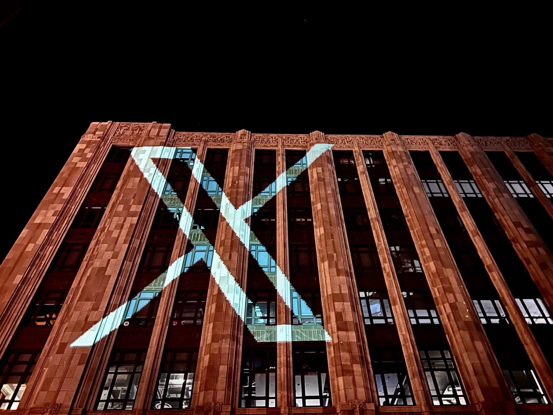 Image in @MarioNawfal's post: 🚨WHAT IS X? WHAT CAN YOU EXPECT?
The new X logo and domain have arrived. So… WHAT’S NEXT?
1) Call…