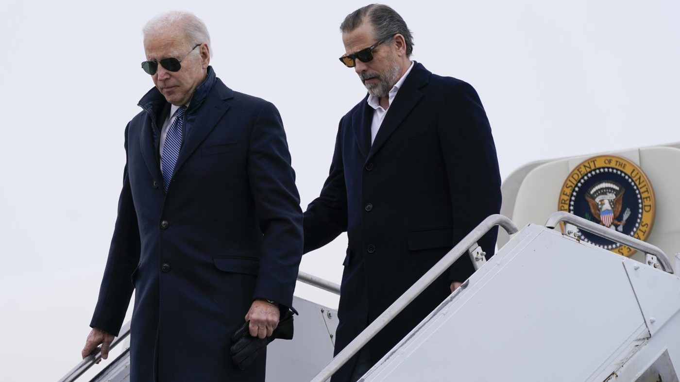 Image in @MarioNawfal's post: 🚨HUNTER BIDEN PUT JOE BIDEN ON CALLS WITH BUSINESSMEN MORE THAN 24 TIMES
The evidence of Joe Biden…