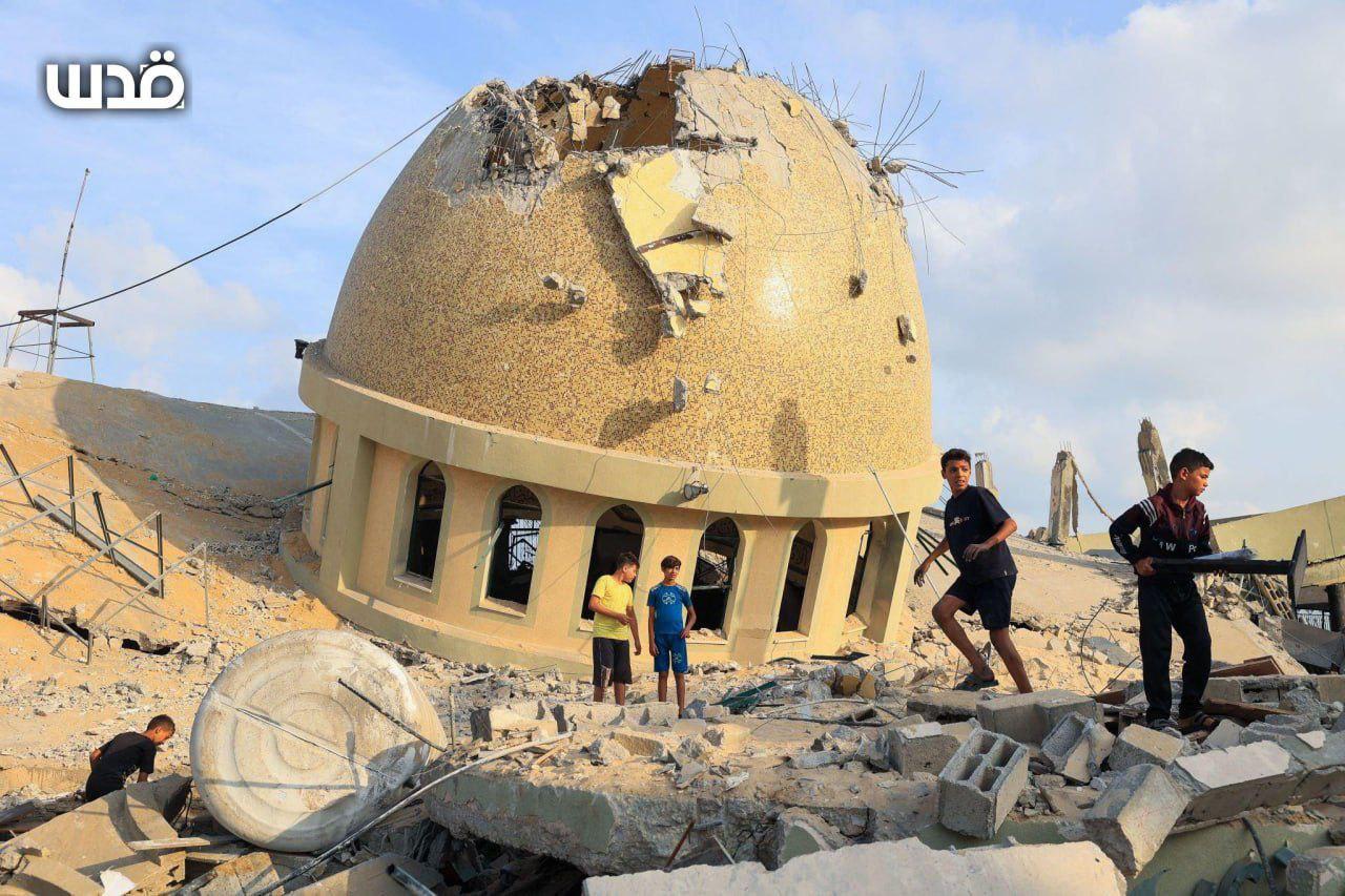 Image in @MarioNawfal's post: JUST IN: Some new photos of the mosque destroyed in Khan Yunis, Gaza.