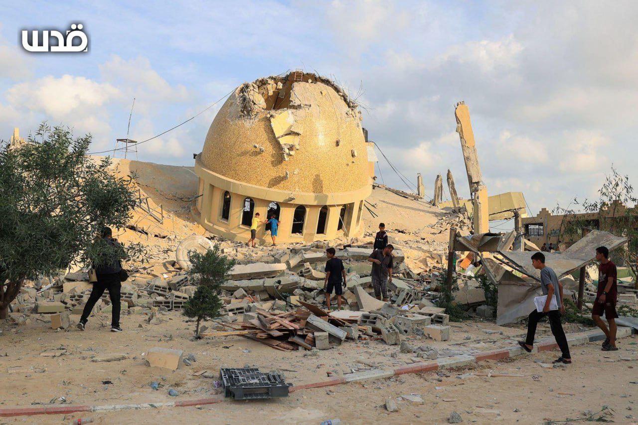 Image in @MarioNawfal's post: JUST IN: Some new photos of the mosque destroyed in Khan Yunis, Gaza.