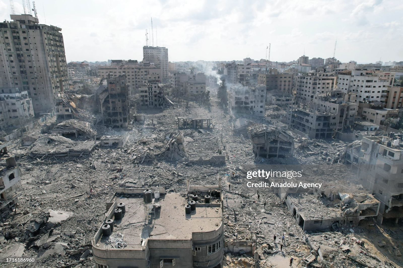 Image in @MarioNawfal's post: 🚨 FOOTAGE: Rimal neighborhood, Gaza https://t.co/gZ7OPa5twz