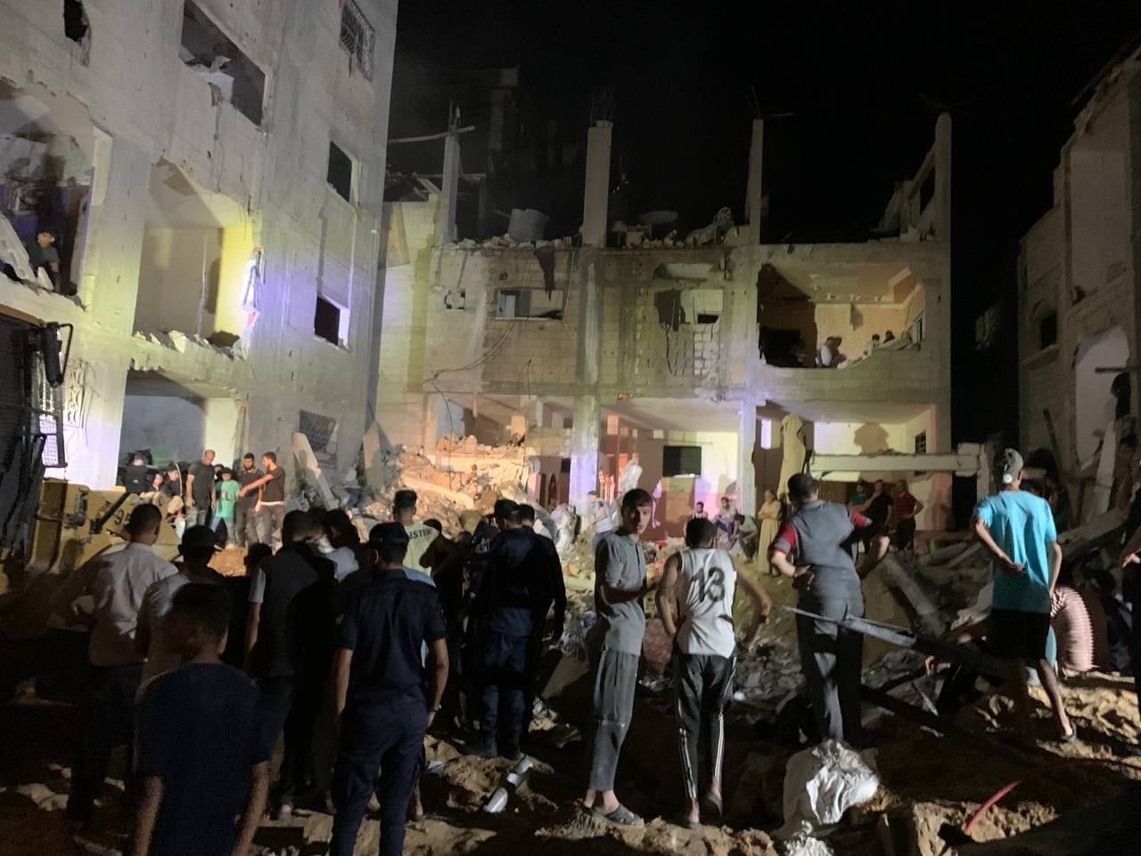 Image in @MarioNawfal's post: 🚨IMAGES: Civil defense teams search for survivors under the rubble in Khan Yunis.