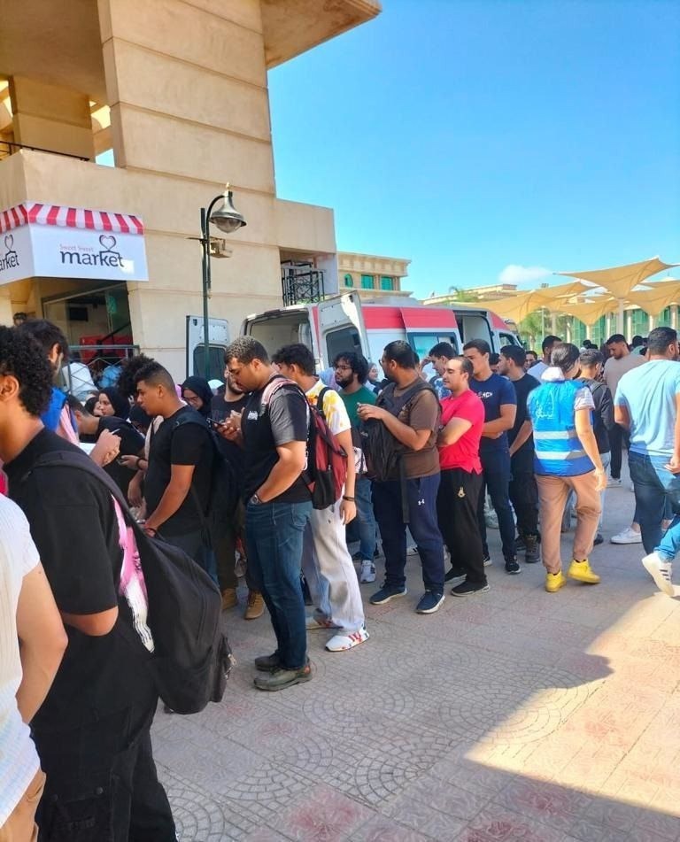 Image in @MarioNawfal's post: 🚨JUST IN - Thousands of Egyptians flock to donation centers to give blood in support of the Palesti…