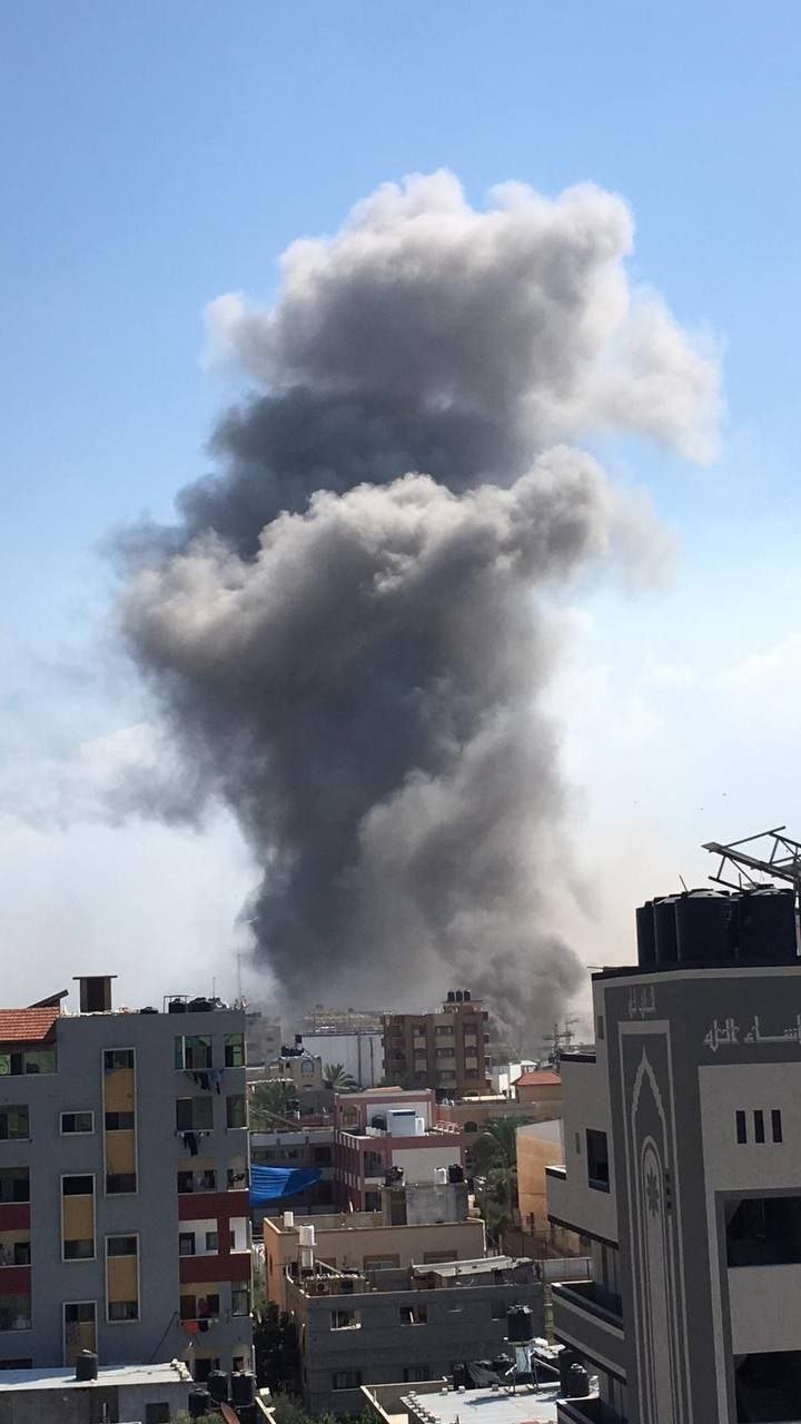 Image in @MarioNawfal's post: 🚨 JUST IN - Airstrike on Khan Younis, southern Gaza a (PIC 1) and Nuseirat, Central Gaza (PIC 2)
…