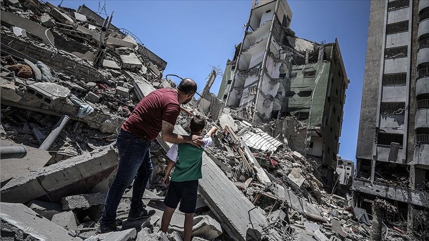 Image in @MarioNawfal's post: 🚨JUST IN: Gaza Civil Defense spokesman
"A large number of survivors are still under the rubble"
"…
