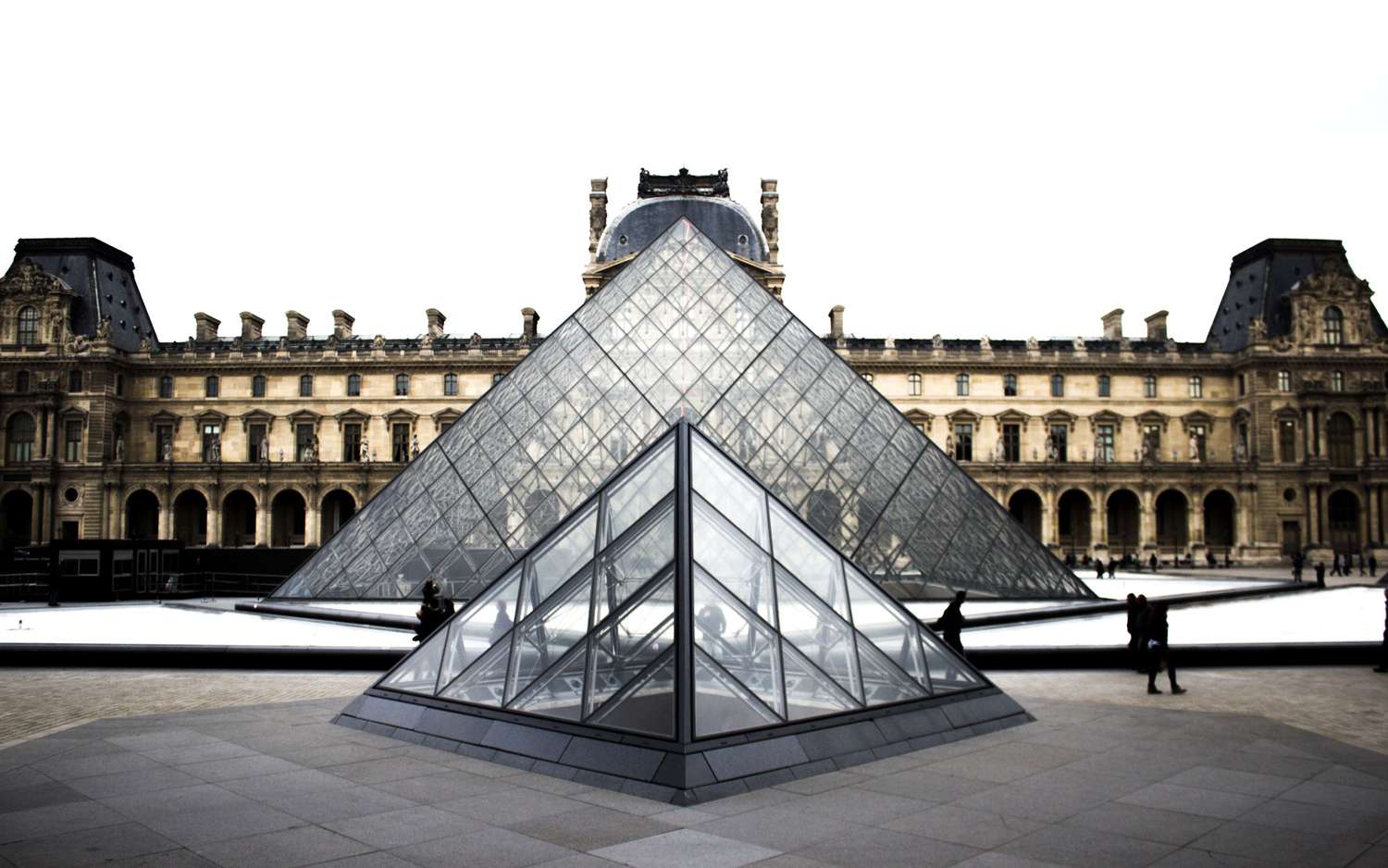 Image in @MarioNawfal's post: 🚨JUST IN - The Louvre Museum in Paris is closed after a bomb alert