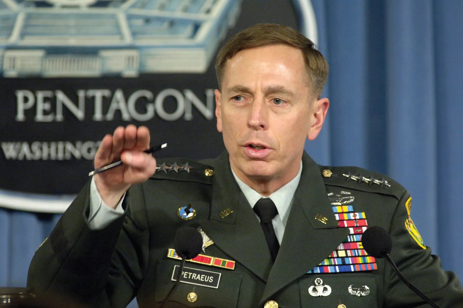 Image in @MarioNawfal's post: 🚨JUST IN: Former US General Petraeus: Ground Wars "Typically Take a Decade or More"
- Petraeus war…