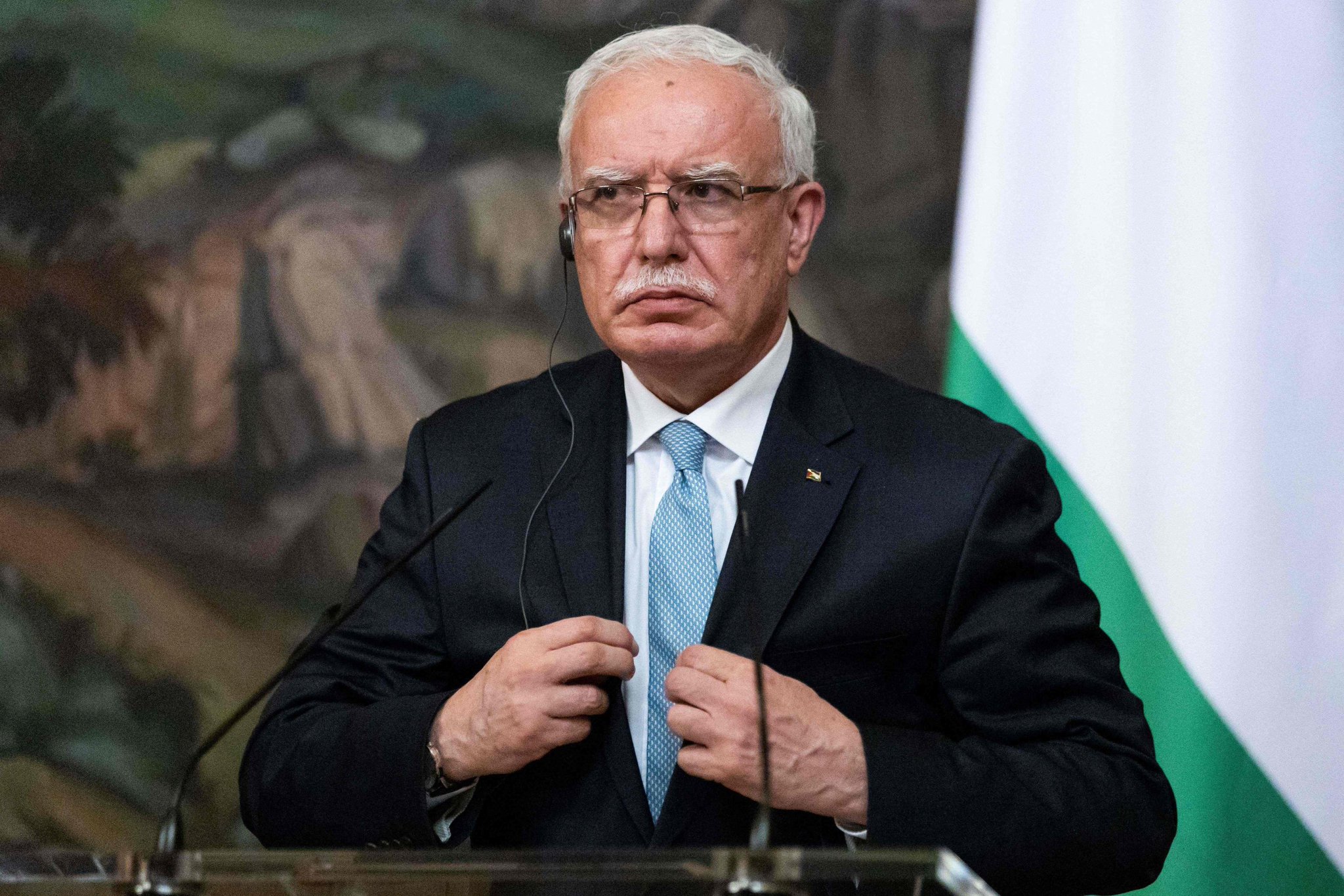 Image in @MarioNawfal's post: 🚨JUST IN - Palestinian Foreign Minister: More than 1,000 Palestinians in Gaza are still under the R…