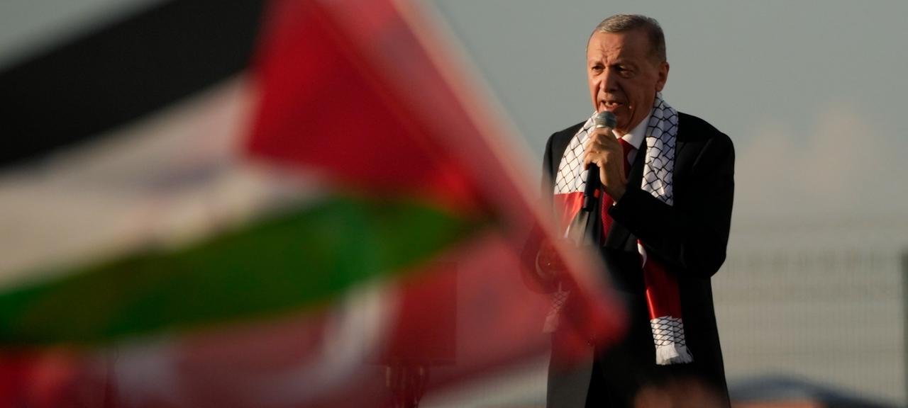 Image in @MarioNawfal's post: 🚨JUST IN: "Israel is committing a war crime"
Turkish President Recep Erdogan stated
"Israel mus…