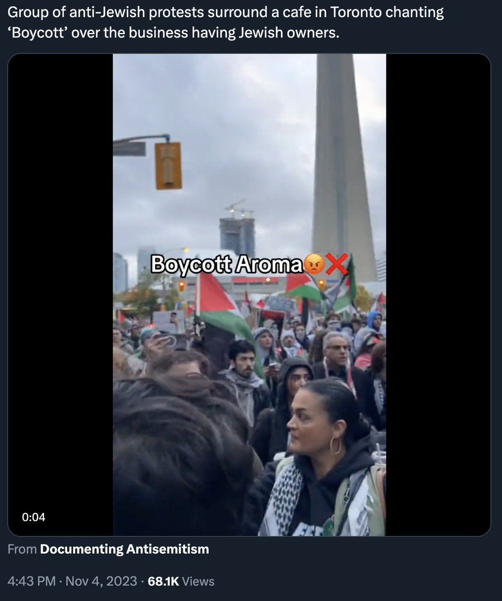 Image in @MarioNawfal's post: 🚨 DEBUNKED: The post below claimed these people were boycotting Aroma for "having a Jewish owner."
…