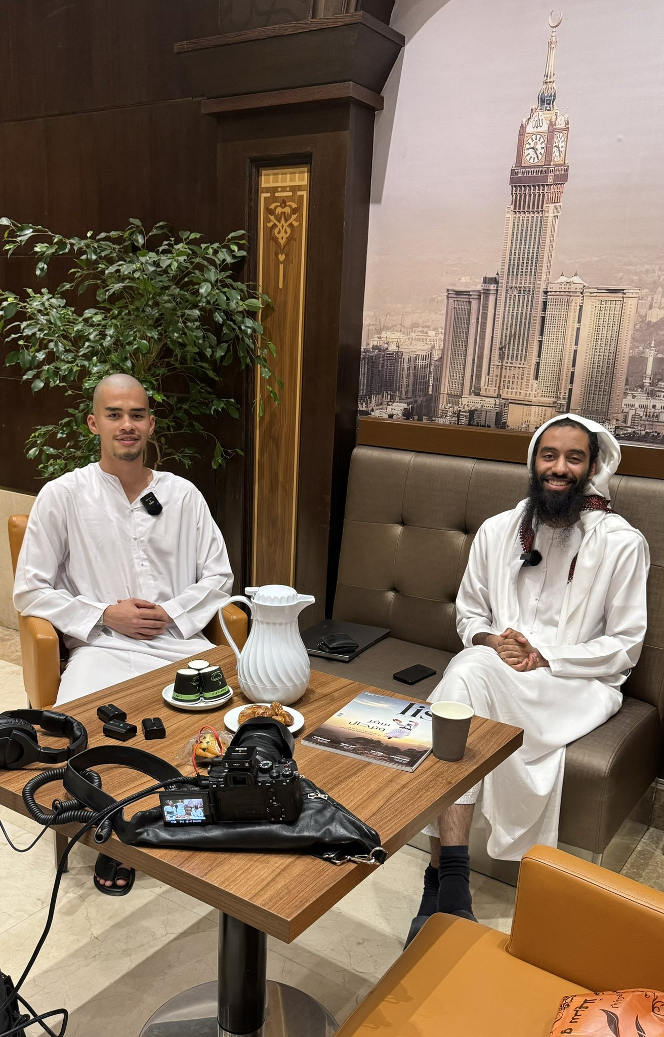 Image in @sneako's post: LIVE PODCAST PULL UP https://t.co/tEN8Zut7Eh