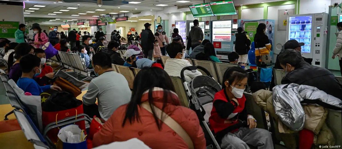 Image in @MarioNawfal's post: 🚨 JUST IN: China Urges Expansion of Fever Clinics Amid Surge in Covid-Like Pneumonia Cases
- There…