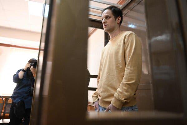 Image in @MarioNawfal's post: 🚨 PRESS FREEDOM UNDER THREAT: Russia Keeps WSJ Reporter Behind Bars
Russian court extends Wall Str…