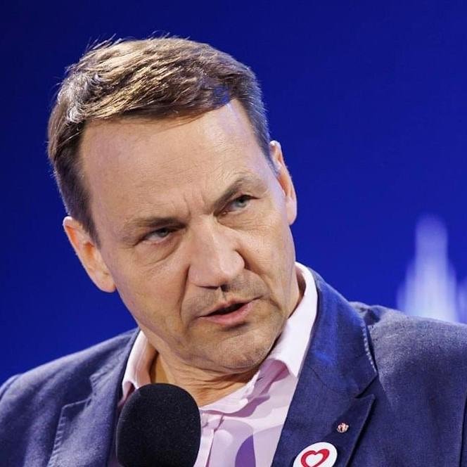Image in @MarioNawfal's post: 🇵🇱🇺🇦 POLAND SUPPORTS DEPLOYING NATO TROOPS TO UKRAINE
Poland's FM:
"I value the recent French ini…