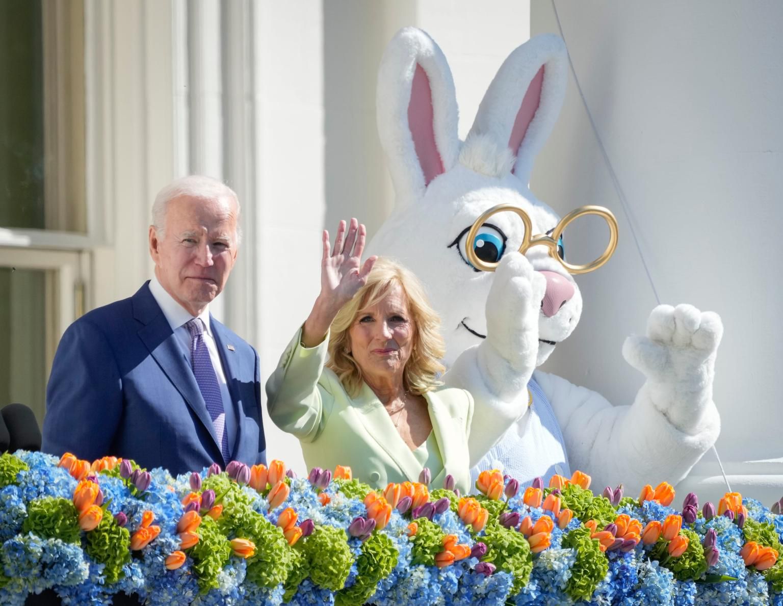 Image in @MarioNawfal's post: 🇺🇸BUNNIES ONLY IN BIDEN’S WHITE HOUSE - BANS GOD
Reportedly, according to a leaked memo from the t…