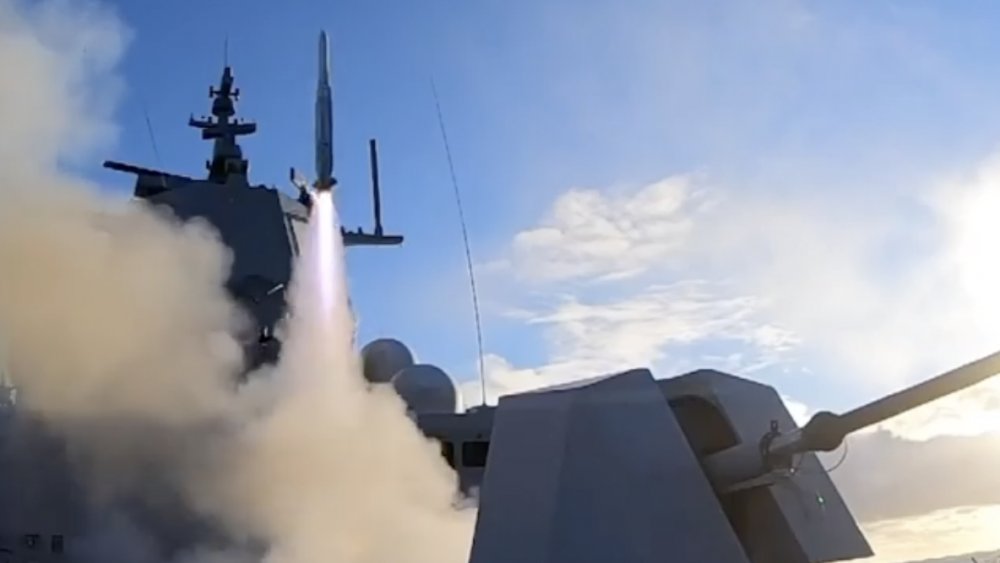 Image in @MarioNawfal's post: 🚨🇳🇴BREAKING: NORWAY PREPARES FOR WAR WITH $56 BILLION DEFENSE UPGRADE
Norway's center-left governm…