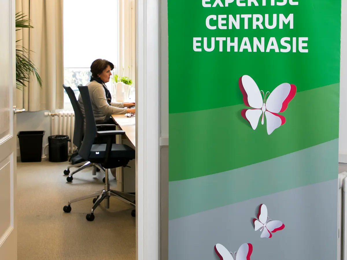 Image in @MarioNawfal's post: 🚨 DUTCH WOMAN, 28, CHOOSES EUTHANASIA OVER MENTAL ILLNESS BATTLE
Zoraya ter Beek, battling depress…