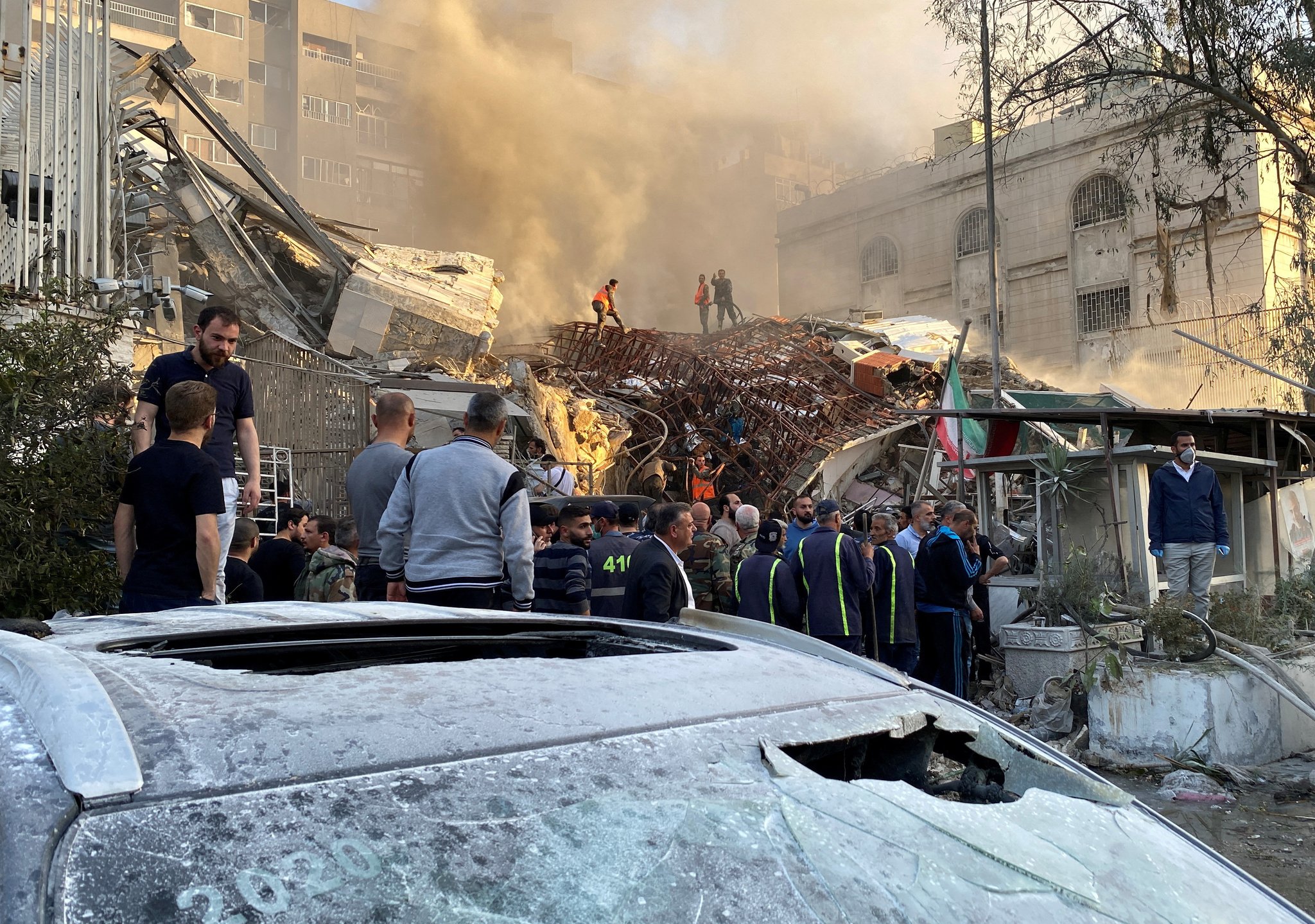 Image in @MarioNawfal's post: 🚨🇮🇷IRAN: ISRAELIS ARE COWARDS
General Yahya Rahim Safavi:
"The military attack on our consulate i…