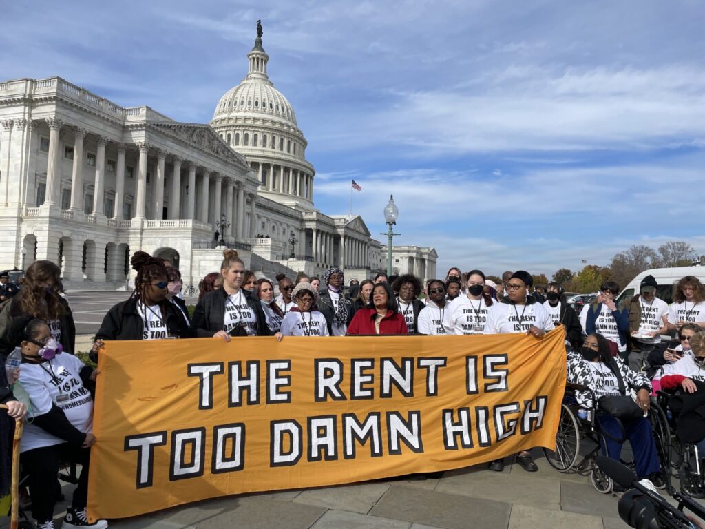Image in @MarioNawfal's post: 🚨REPORT: 50% OF AMERICANS CAN’T AFFORD HOUSING
Nearly 50% of homeowners and renters are struggling…