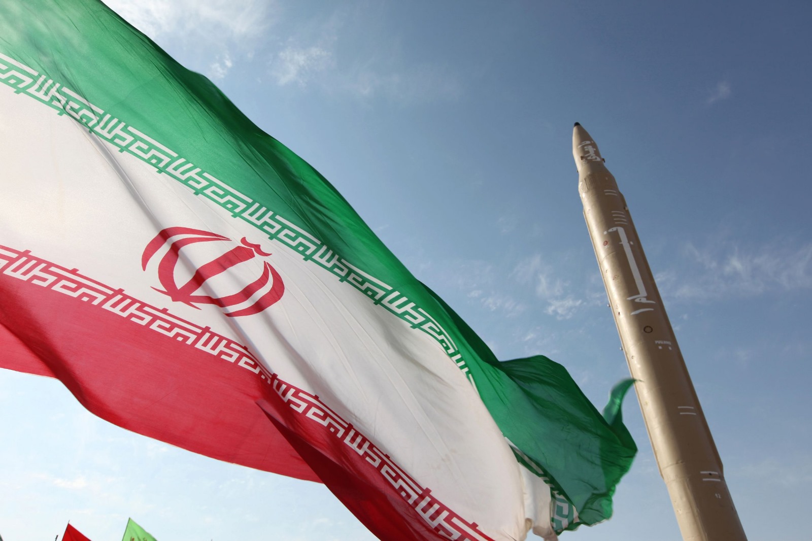 Image in @MarioNawfal's post: 🇮🇷 IRAN'S NUCLEAR THREAT: WHAT WE KNOW
Key Takeaways:
Uranium Enrichment Speed: Iran can rapidly …