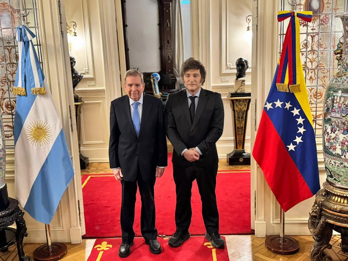 Image in @MarioNawfal's post: 🚨🇦🇷VENEZUELA’S OPPOSITION LEADER GONZÁLEZ AND MILEI MEET AT CASA ROSADA, ARGENTINA
Venezuela’s Edm…