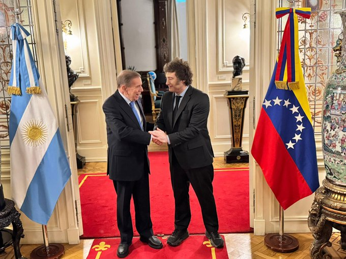 Image in @MarioNawfal's post: 🚨🇦🇷VENEZUELA’S OPPOSITION LEADER GONZÁLEZ AND MILEI MEET AT CASA ROSADA, ARGENTINA
Venezuela’s Edm…