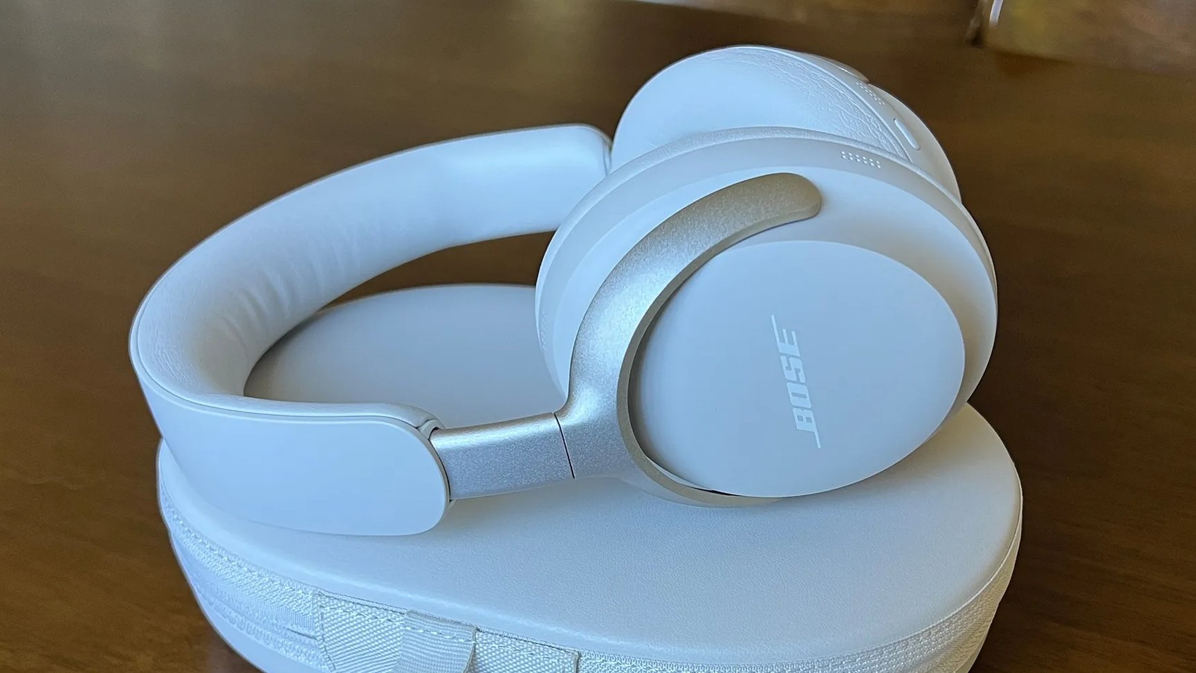 Image in @MarioNawfal's post: BEST WIRELESS HEADPHONES: CHOOSE WISELY, LISTEN LOUDLY
From Sony’s WH-1000XM5 with 30-hour battery…