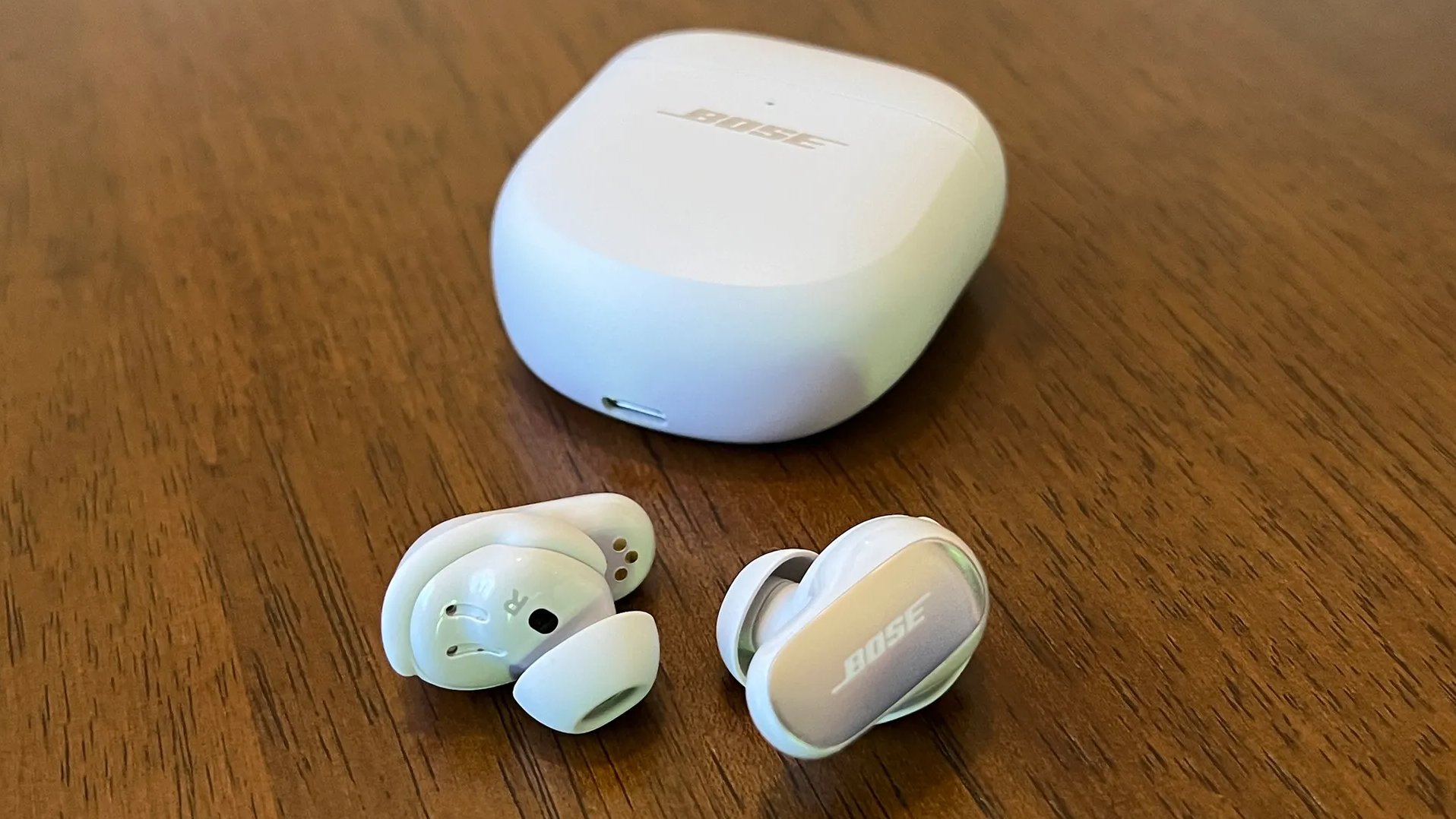 Image in @MarioNawfal's post: BEST WIRELESS HEADPHONES: CHOOSE WISELY, LISTEN LOUDLY
From Sony’s WH-1000XM5 with 30-hour battery…