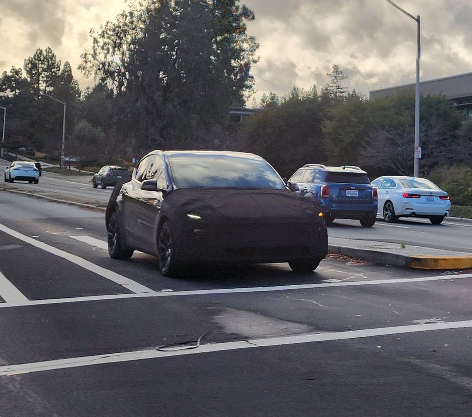 Image in @MarioNawfal's post: 🚨🇺🇸TESLA'S UPGRADED MODEL Y "JUNIPER" SPOTTED IN PALO ALTO, CALIFORNIA
The refreshed Model Y has b…