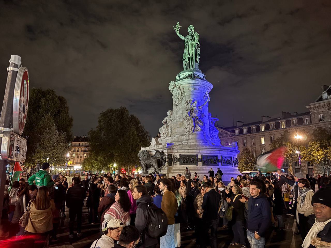 Image in @xIsraelExposedx's post: Demonstrations break out at night in Barcelona, Rome, Athens, Brussels, Berlin, and Istanbul in con…