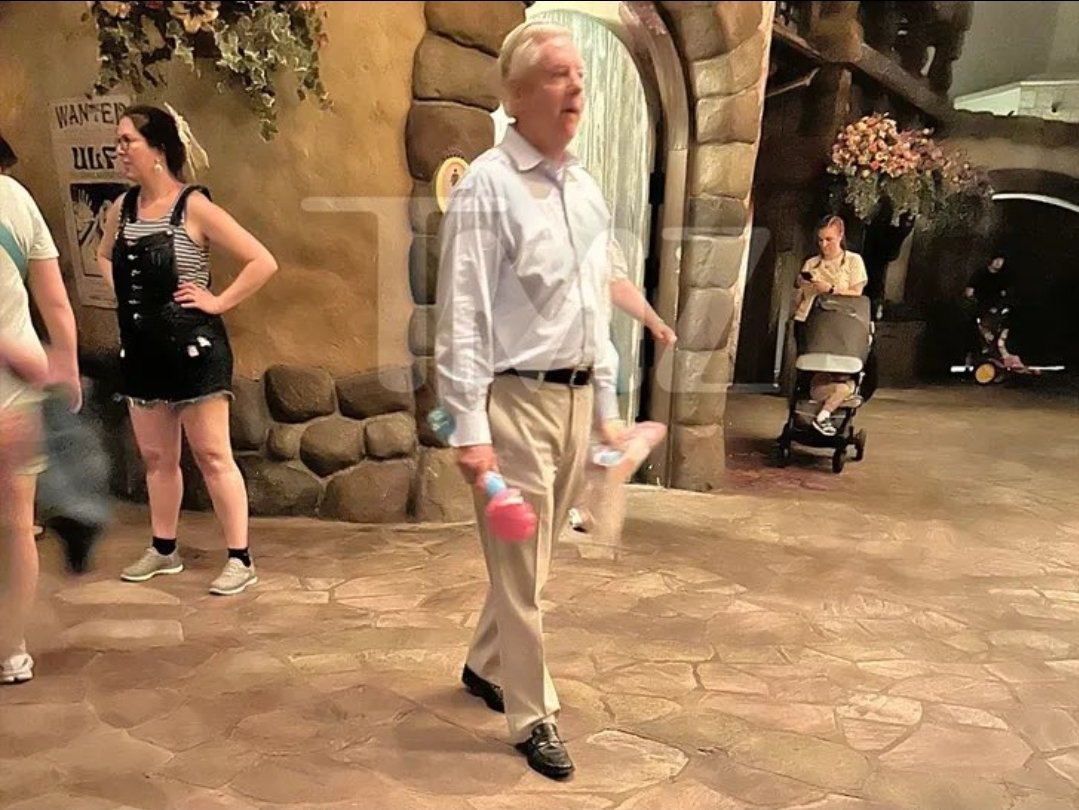 Image in @IfindRetards's post: This is giving big Joe Biden vibes. https://t.co/0exodMmDwB