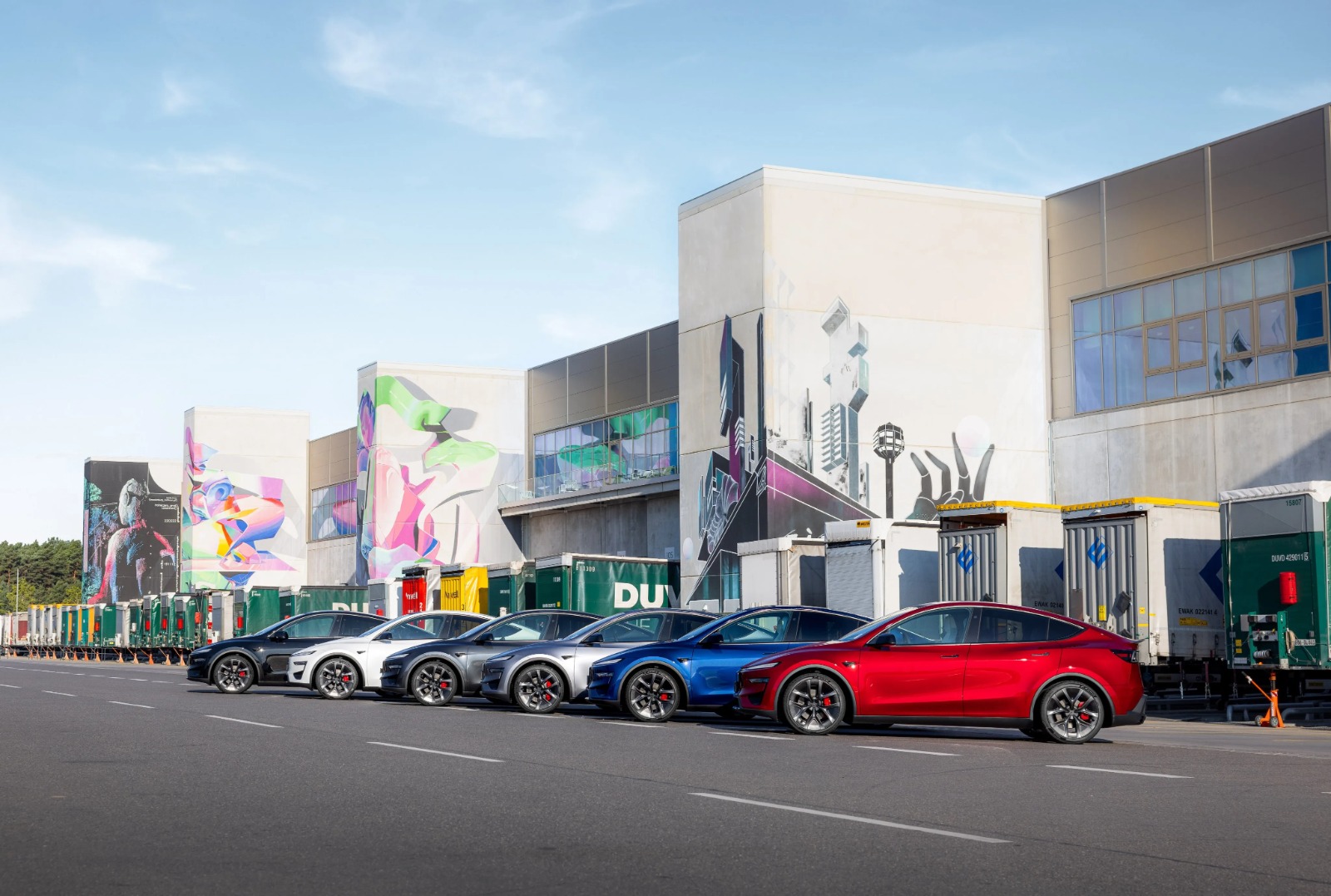 Image in @MarioNawfal's post: 🇩🇪 Giga Berlin just rolled its 1,000,000th drive unit off the line.
The factory opened in March 20…
