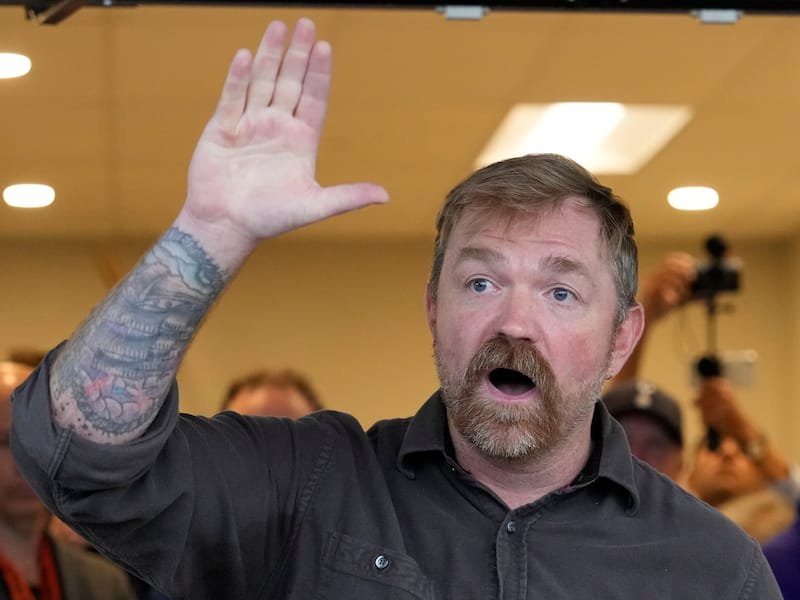 Image in @IfindRetards's post: Put your hand up if you just dropped out of the race and you're retarded: https://t.co/z45mFKXvt9