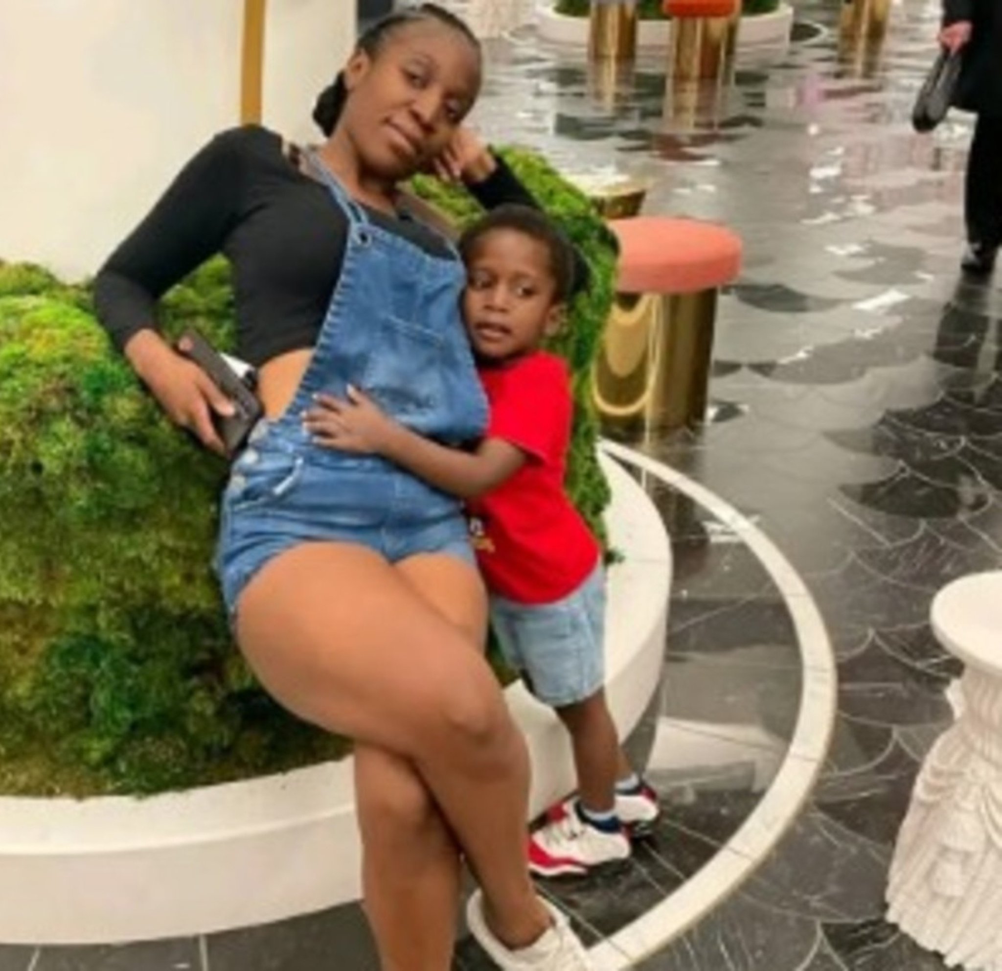 Image in @IfindRetards's post: A judge just ruled Dimone Fleming not criminally responsible after she stabbed her 3 year old and 1…