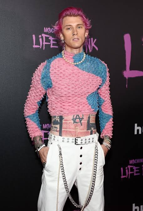 Image in @IfindRetards's post: Gay retard of the day 🥇
MGK https://t.co/XzFJktg5nG