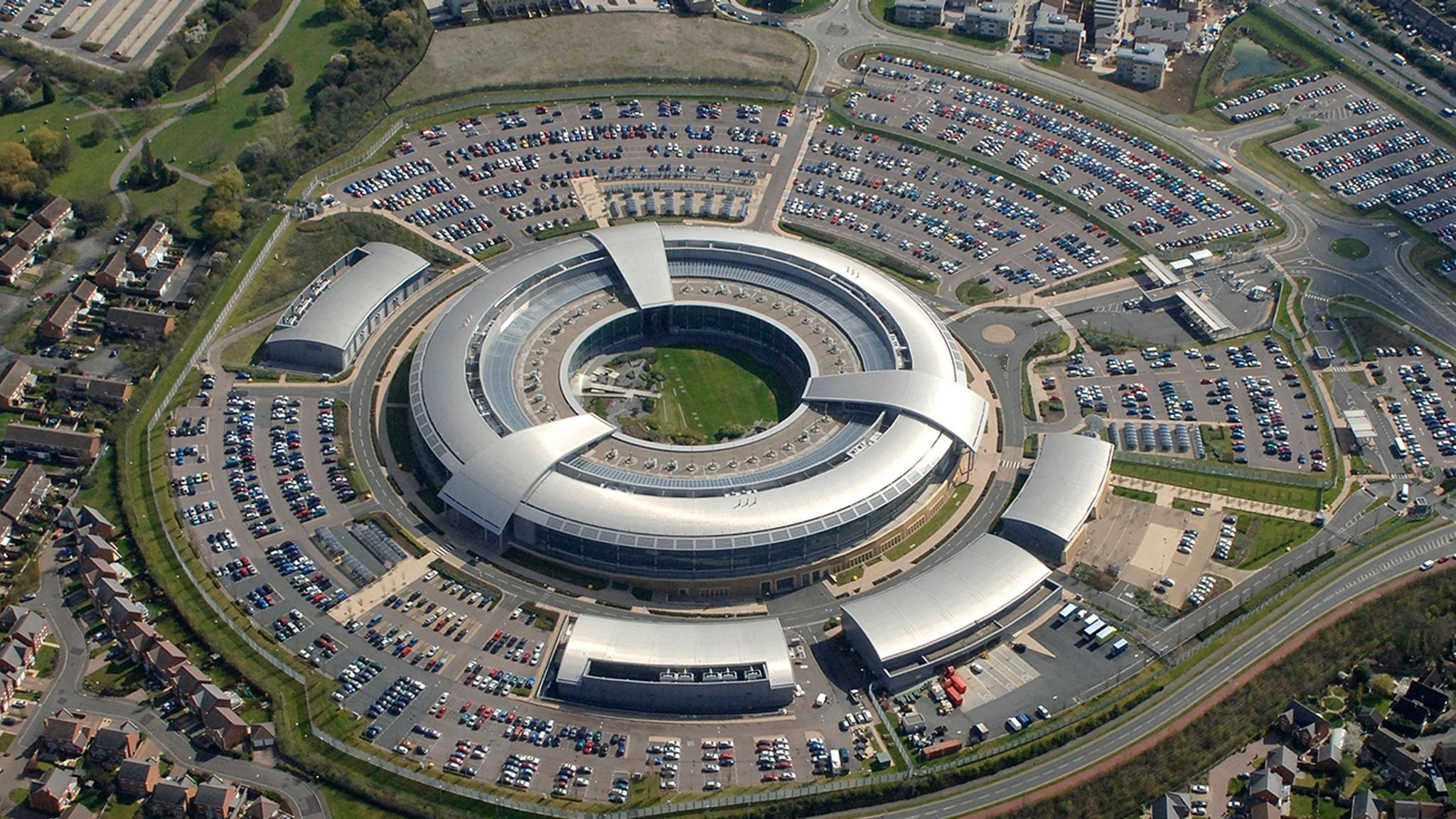 Image in @MarioNawfal's post: 🇮🇷🇬🇧 Iranian spyware campaign targeted dissidents, activists and journalists worldwide
British int…