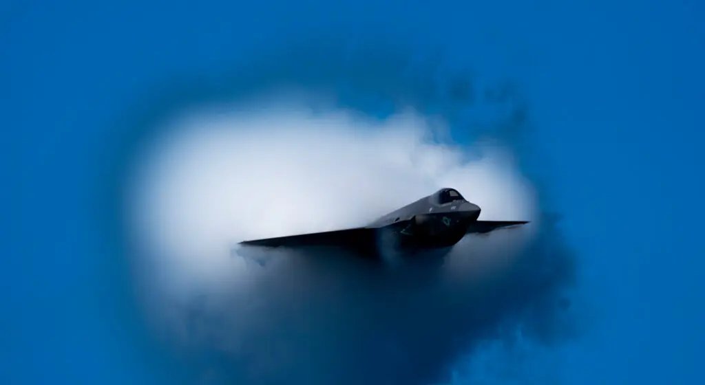 Image in @MarioNawfal's post: 🚨🇺🇸🇸🇦 U.S. intelligence warns China could steal F-35 secrets through the $24 billion jet sale to Sa…