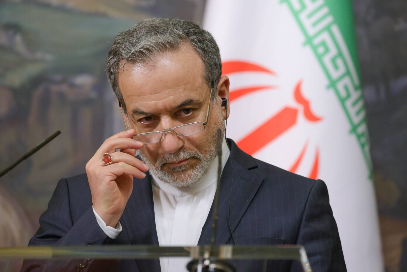 Image in @MarioNawfal's post: 🇮🇷🇺🇸 Iran is betting that the clock is a weapon and that America will blink first...
The logic in …