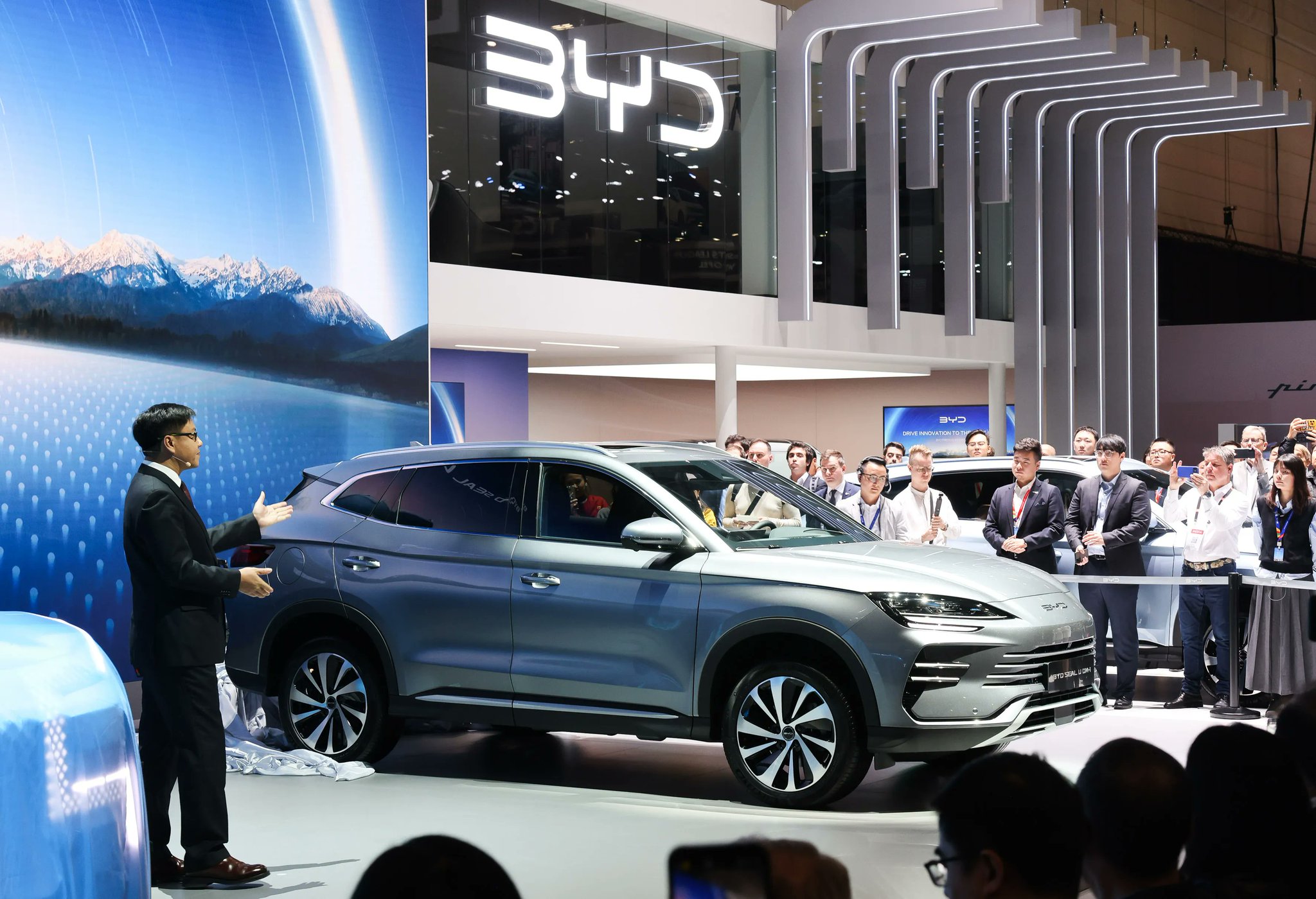 Image in @MarioNawfal's post: 🇪🇺🇨🇳 The EU has told China to voluntarily CAP its hybrid-car sales at around 15% of the European ma…
