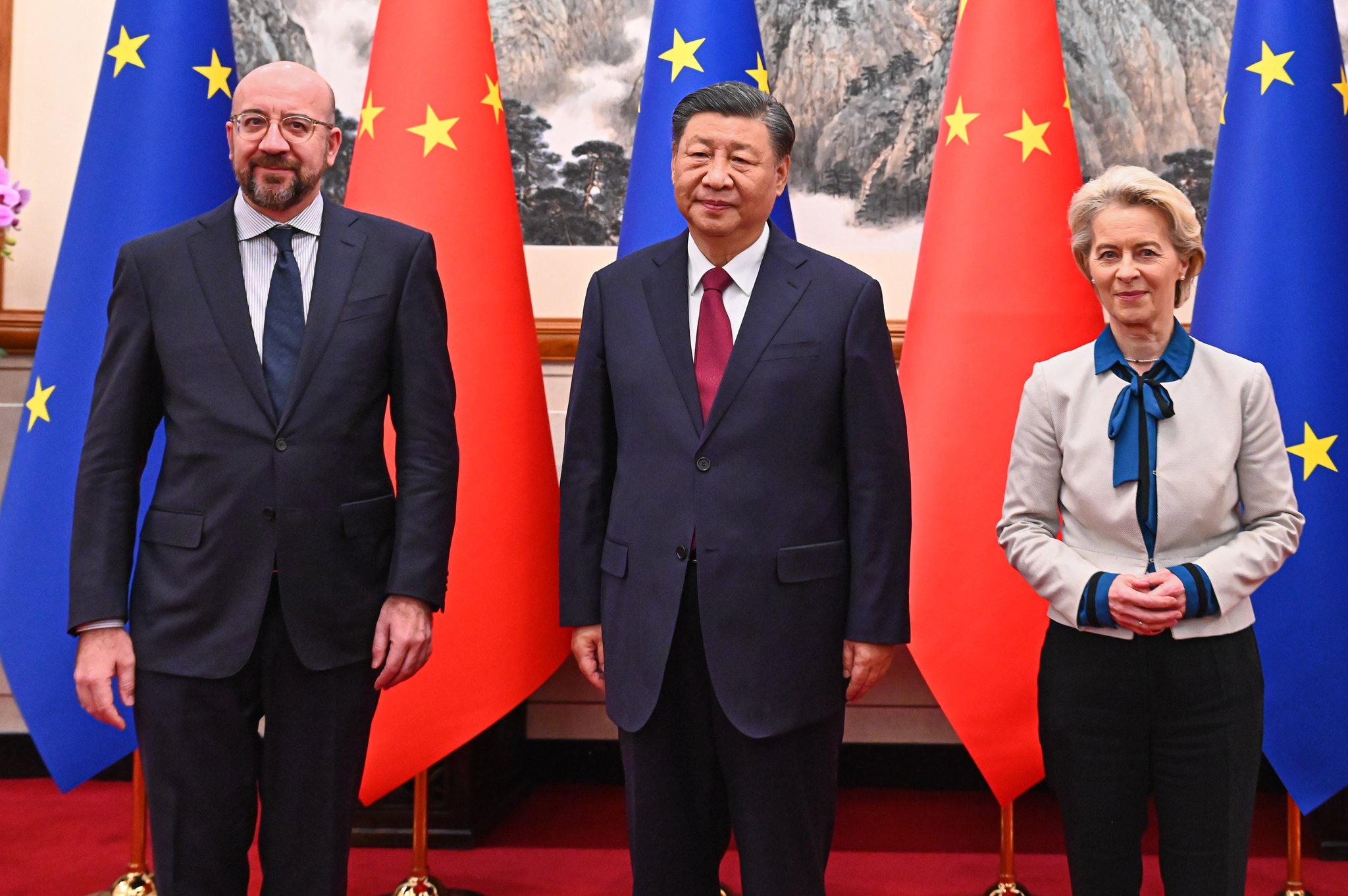 Image in @MarioNawfal's post: 🇪🇺🇨🇳 The EU has told China to voluntarily CAP its hybrid-car sales at around 15% of the European ma…