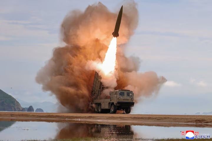 Image in @MarioNawfal's post: 🇰🇵🇯🇵 North Korea fired MULTIPLE BALLISTIC MISSILES, triggering an emergency alert from Japan.
Sout…