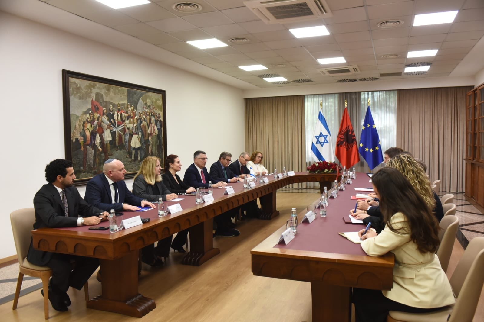 Image in @gidonsaar's post: ביקור מדיני חשוב באלבניה, שהחל בפגישה עם עמיתי שר החוץ @HoxhaFer ובחתימה על הסכם שיתוף פעולה מורחב…