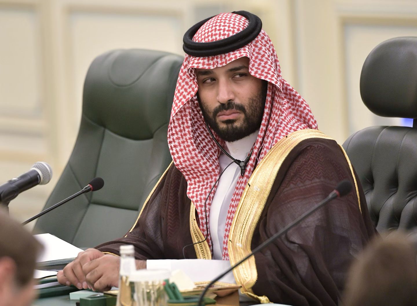 Image in @MarioNawfal's post: 🇸🇦🇾🇪 Saudi's trillion-dollar economic transformation is facing a major THREAT.
And the war in Yeme…