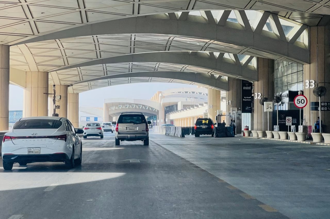 Image in @MarioNawfal's post: 🚨🇸🇦🇾🇪 A ballistic missile reportedly slammed into the edge of Riyadh's airport as Saudi jets hit Ho…