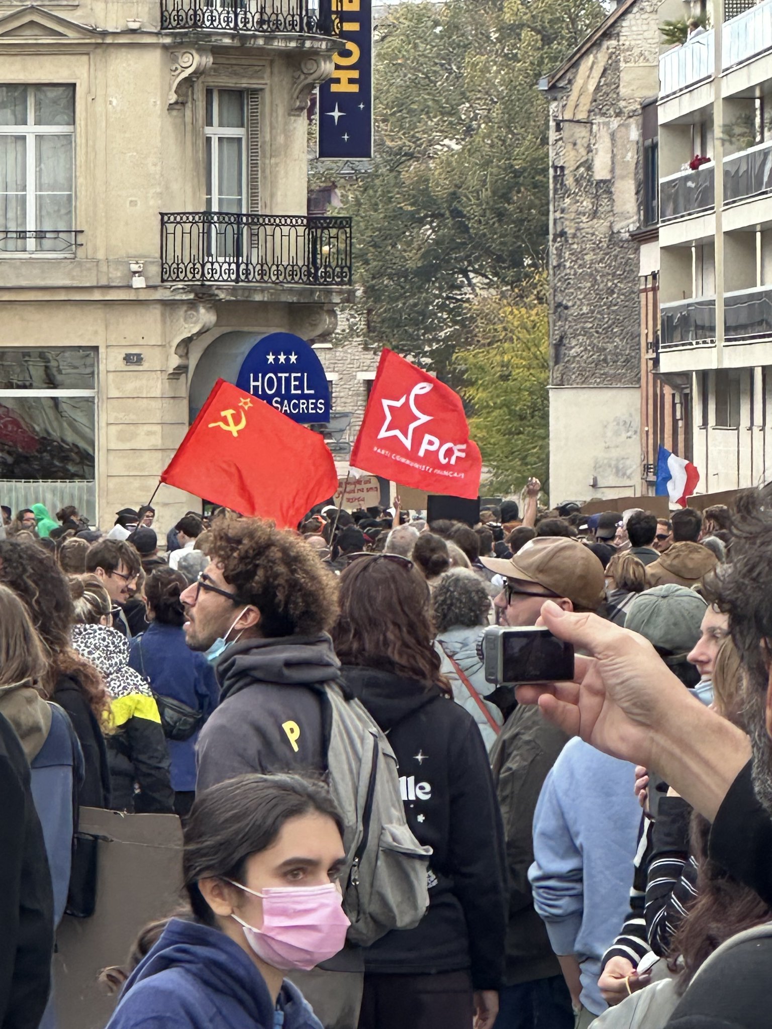 Image in @MarioNawfal's post: 🇫🇷France has completely lost control.
Fires rage across Paris as mobs march under Soviet Union and…