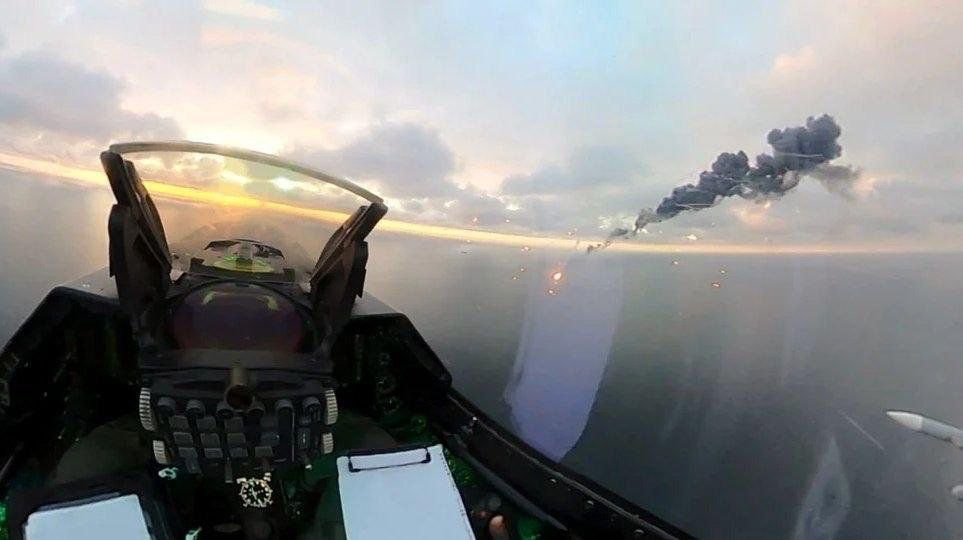Image in @MarioNawfal's post: 🇷🇴Romanian F-16s obliterate hostile drones over the Black Sea.
Acting Minister of National Defence…
