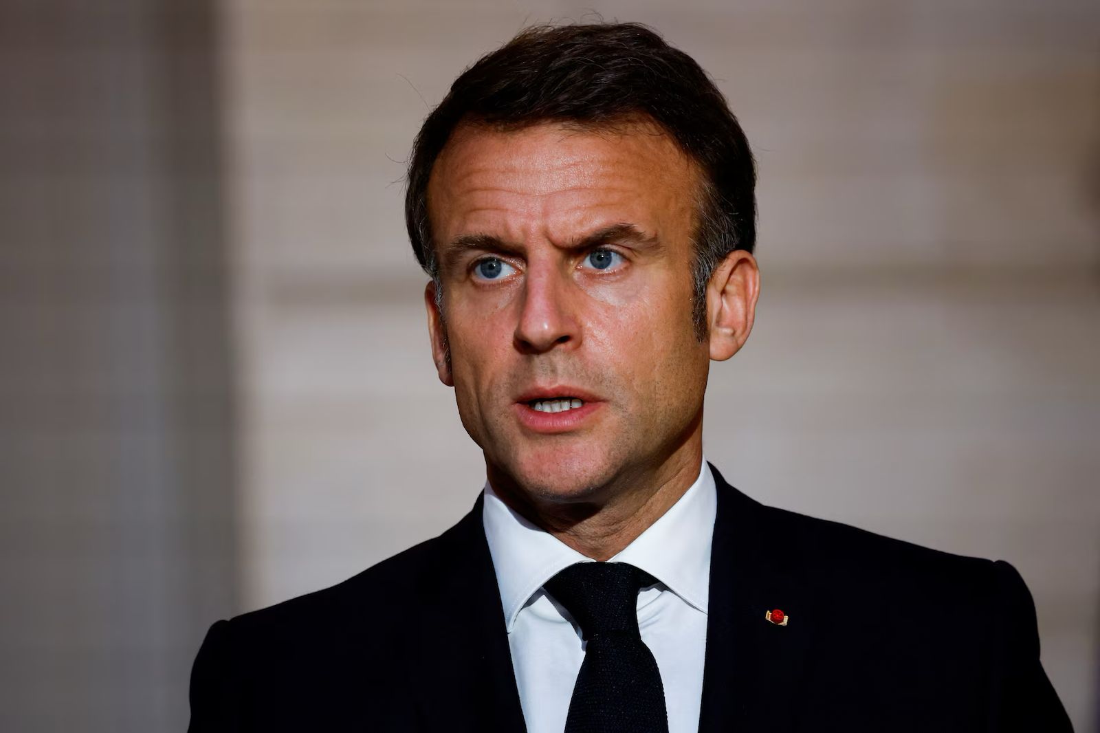 Image in @MarioNawfal's post: 🚨🇫🇷 BREAKING:
At 8PM Paris time, Macron will give an emergency address on the ongoing riots devast…