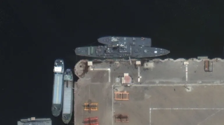 Image in @MarioNawfal's post: 🇮🇷🇺🇸 IRAN says American forces have struck its Konarak naval base on the SOUTHEASTERN COAST, woundi…
