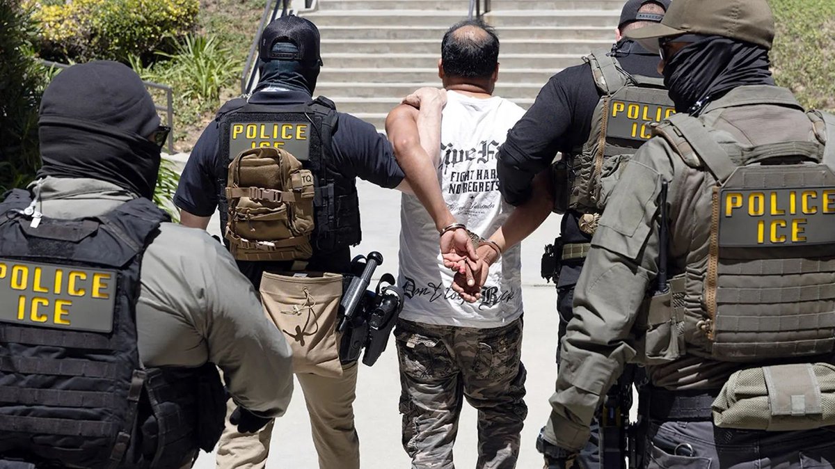 Image in @MarioNawfal's post: 🇺🇸ICE is causing some big cracks for the midterms
The deportation crackdown is rapidly becoming a …